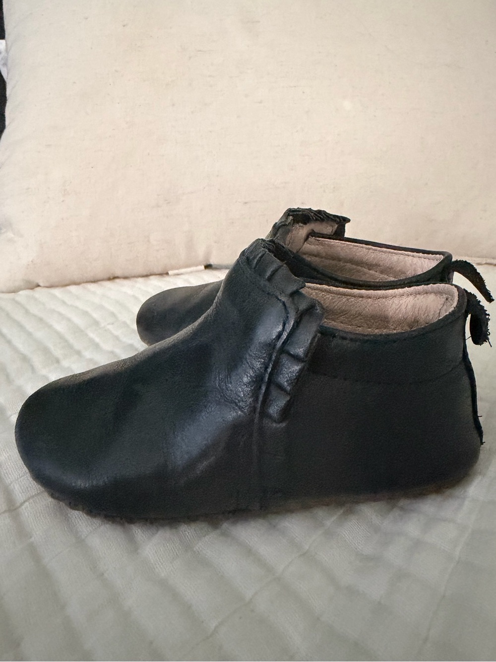 Soft Black Leather Baby Walker Shoes with Elastic Heel